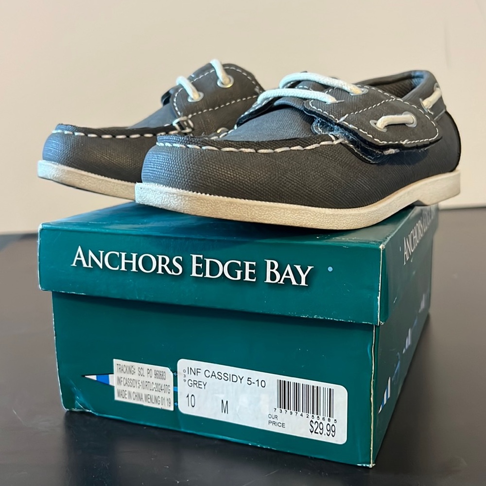 Boy’s boat shoes in gray; medium width
